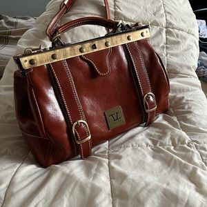Italian leather doctor crossbody shoulder bag- Gorgeous! USED ONLY ONCE